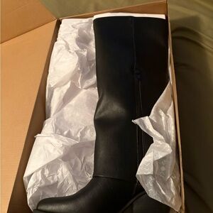 Rowena Black Boots Sleek‎ Design